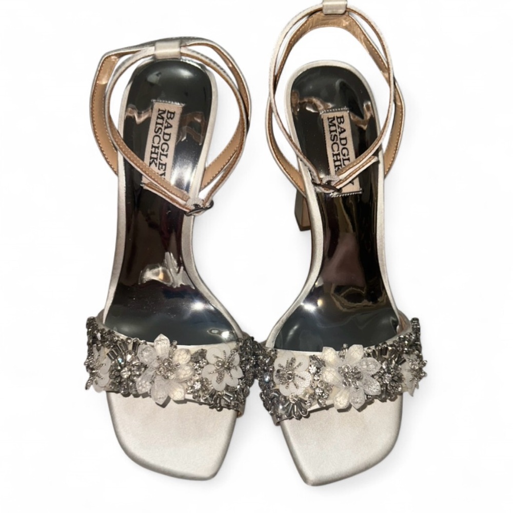 Badgley Mischka Alexa Satin White Silver‎ Embellished Strappy Heels Open Toe 7.5
